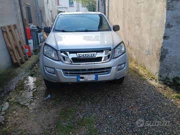 isuzu  dmax  2.5 twin turbo  