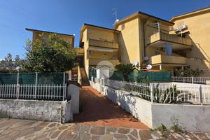 3 LOCALI A PRAIA A MARE