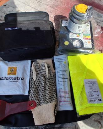 KIT RIPARAZIONE GOMME CON VARI ACCESSORI