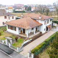 VILLA SINGOLA A SUZZARA