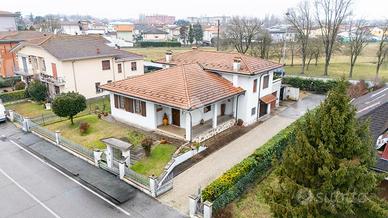 VILLA SINGOLA A SUZZARA