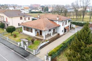 VILLA SINGOLA A SUZZARA