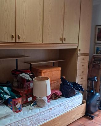 mobile a ponte e armadio