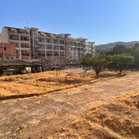 disponiamo di un intera proprietà con cinque fabbr
