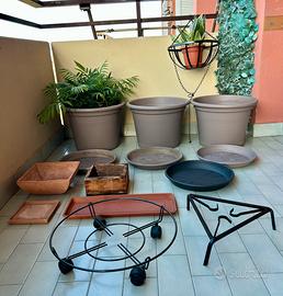 18 pz. a 50 €-piante+vasi+piatti da vaso+portavaso