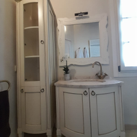 Arredobagno completo di tutto
