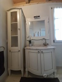 Arredobagno completo di tutto