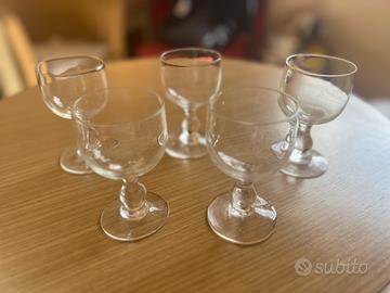 Bicchieri di vetro vintage molto antichi