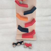 Gioco in legno con macchinine per bambini