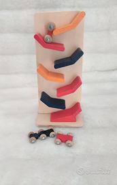 Gioco in legno con macchinine per bambini