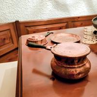 Set vecchi oggetti in rame