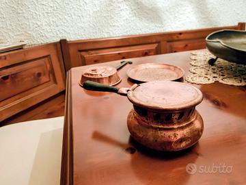 Set vecchi oggetti in rame