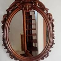 Specchio ovale in noce