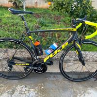 Bici da strada FUJI taglia 56 in carbonio-permuto