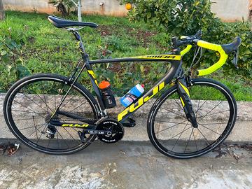 Bici da strada FUJI taglia 56 in carbonio-permuto