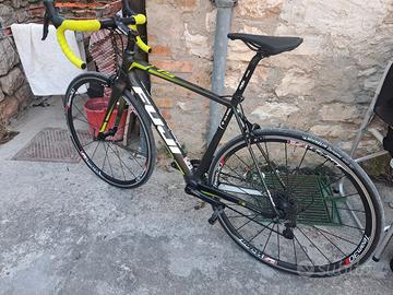 BICI FUJI TOTAL CARBON