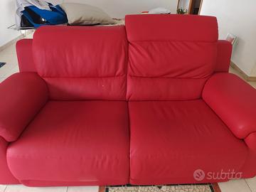 Divano rosso due posti max