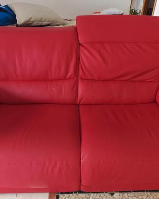 Divano rosso due posti max