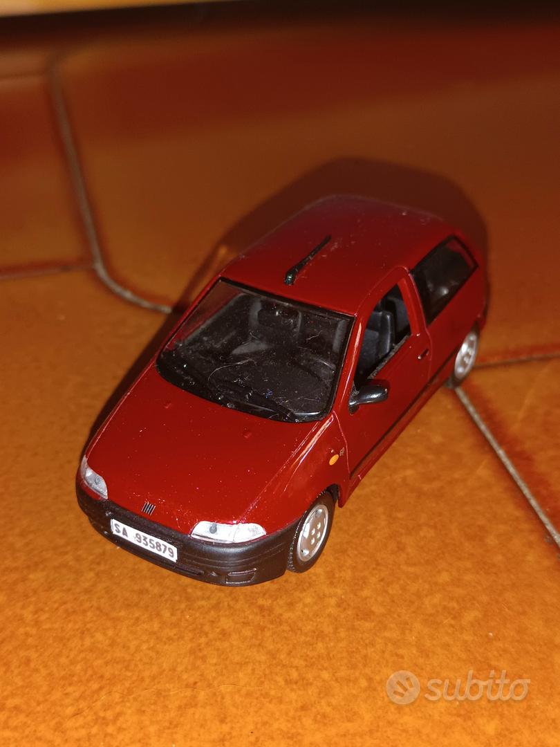 Norev Fiat Story 1/43 - Fiat 132 Special 1972 Rouge - Collection Vitrine - Occasion