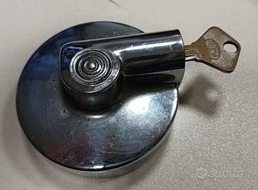 Tappo serbatoio carburante Fiat d'epoca.