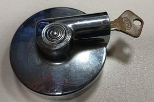 Tappo serbatoio carburante Fiat d'epoca.