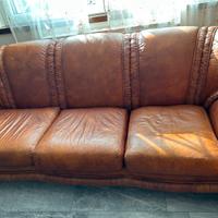 Divano con due poltrone in pelle