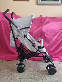 passeggino marca Chicco modello ultraleggero 