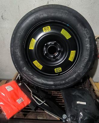 Ruotino di scorta 135 90 R16 + cric + gilet