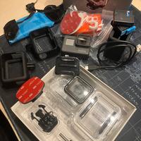 GoPro Hero 5 Black –NON funzionante– con accessori