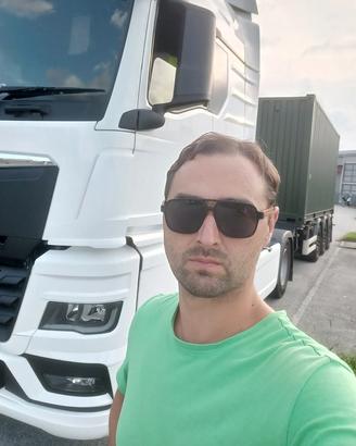 Autista di camion CE (CQC+ADR)