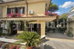 Villa bifamiliare Roma [Cod. rif 3299883VRG] (Casa