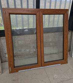 FINESTRA IN PVC EFFETTO LEGNO A DUE ANTE