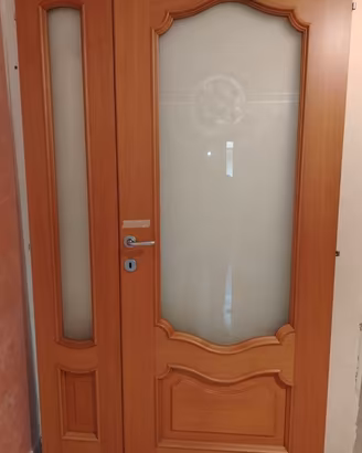 Stock di 6 porte in legno