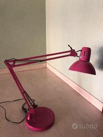 LAMPADE DA TAVOLO ORIENTABILI