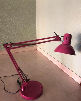 LAMPADE DA TAVOLO ORIENTABILI