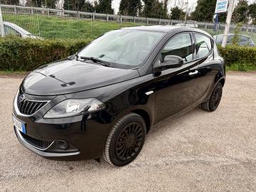 Lancia Ypsilon 1.0 70Cv FireFly 5 porte Hybrid Sil