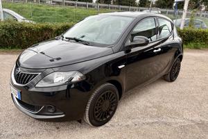 Lancia Ypsilon 1.0 70Cv FireFly 5 porte Hybrid Sil