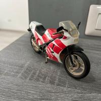 Modellino Suzuki RGV250