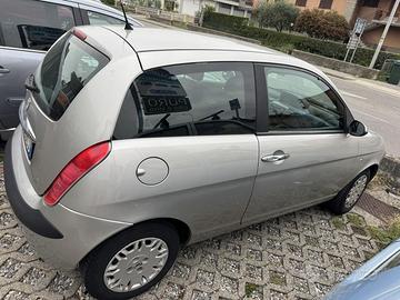 Lancia Ypsilon 1.2 Oro – 44 kW – €2.500