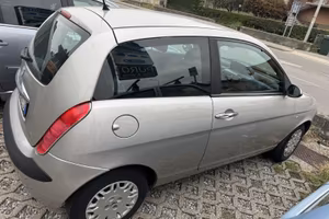 Lancia Ypsilon 1.2 Oro – 44 kW – €2.500