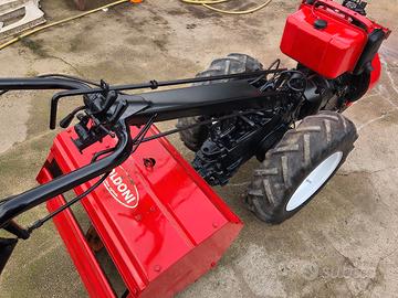 Attrezzatura agricola in blocco