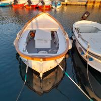 barca con motore entrobordo