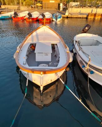 barca con motore entrobordo