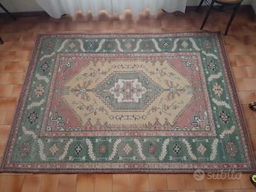 Tappeto con disegni geometrici