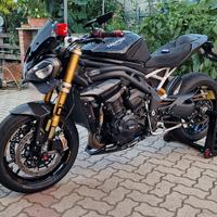 Triumph SPEED TRIPLE 1200 RS / molti accessori
