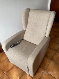 POLTRONA RELAX A DUE SEZIONI CON RUOTE