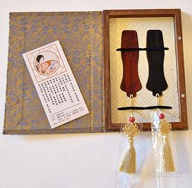Set 2 segnalibri cinesi in legno qipao