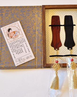 Set 2 segnalibri cinesi in legno qipao