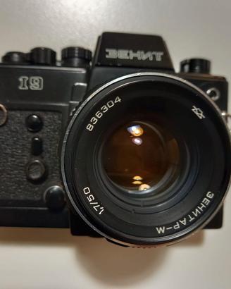 Macchina fotografica Zenit 19 e obiettivo Jupiter