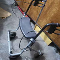 Deambulatore per anziani (girello)